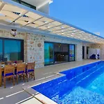 Uezuemlue 3 Bedroom Secluded With Private Pool Hot Tub