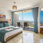 Uezuemlue 3 Bedroom Secluded With Private Pool Hot Tub *