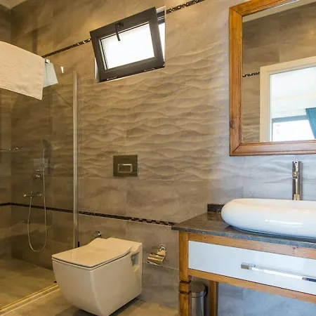 Uezuemlue 3 Bedroom Secluded With Private Pool Hot Tub