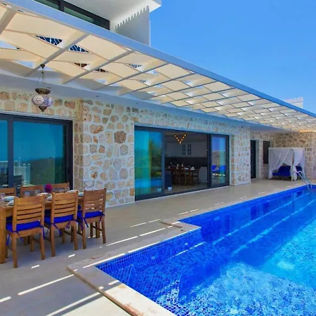 Uezuemlue 3 Bedroom Secluded With Private Pool Hot Tub