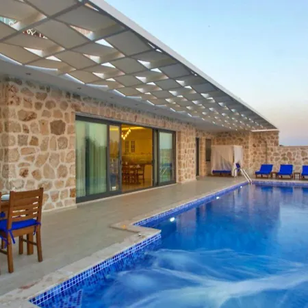Uezuemlue 3 Bedroom Secluded With Private Pool Hot Tub Kalkan