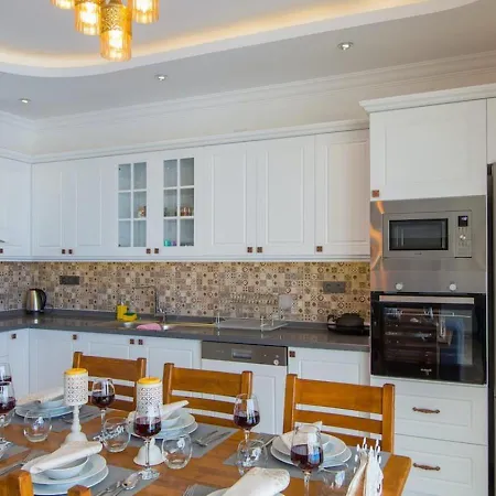 别墅 Uezuemlue 3 Bedroom Secluded With Private Pool Hot Tub